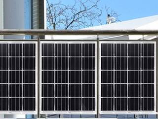 Photovoltaik Balkon , asola Technologies GmbH asola Technologies GmbH Hiên, sân thượng phong cách hiện đại