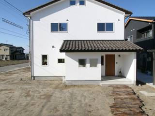 真っ白漆喰塗の家, KanonStylehome! 野末建築 KanonStylehome! 野末建築 Casas de estilo ecléctico