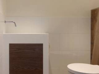 Woonhuis in Groenlo, Leonardus interieurarchitect Leonardus interieurarchitect Modern bathroom