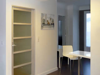 Rénovation d'un appartement de 86m² au Puy-en-Velay, BOURDELAIN Chloe BOURDELAIN Chloe Столовая комната в стиле модерн