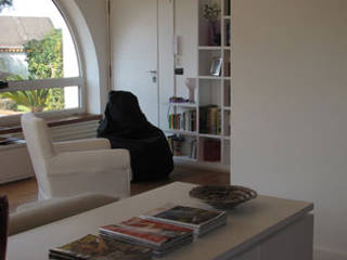 CASA CUMA, 2+2 ARCHITETTI 2+2 ARCHITETTI Modern living room