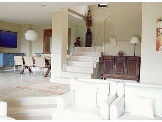 Beige, Cardellach Interior & Events Cardellach Interior & Events Mediterranean style living room