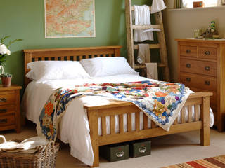 Oakland 4ft 6 Double Bed The Cotswold Company カントリースタイルの 寝室