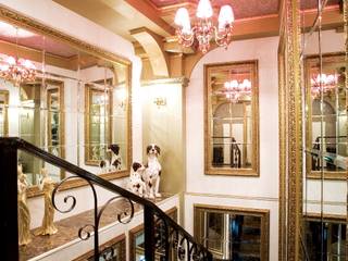 공주가가는 궁전같은 카페, (주)유이디자인 (주)유이디자인 Classic style corridor, hallway and stairs