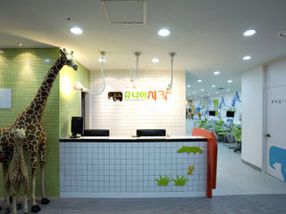 JinJu Junior Dental Clinic, (주)유이디자인 (주)유이디자인 Espaços comerciais