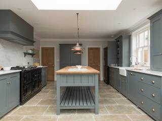 The Hampton Court Kitchen, Floors of Stone Ltd Floors of Stone Ltd Dapur Gaya Country