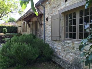 CAMPAGNE CHIC MAISON DE FAMILLE, INSIDE-DECO-TENDANCE INSIDE-DECO-TENDANCE Country style garden