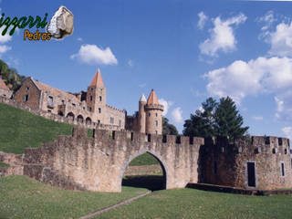 Muro de arrimo de pedra no castelo, Bizzarri Pedras Bizzarri Pedras Rustic style house