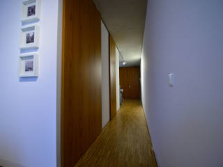 Das schmalste Haus von Köln, Radius Design Radius Design Modern corridor, hallway & stairs