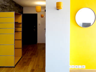 Couleur et lumière, Carole Montias-Studio Carole Montias-Studio Modern Corridor, Hallway and Staircase