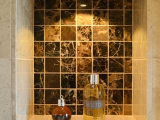 Shower Niche tiled in Marron Polished Marble Mosaic Tiles Loveridge Kitchens & Bathrooms Moderne Badezimmer