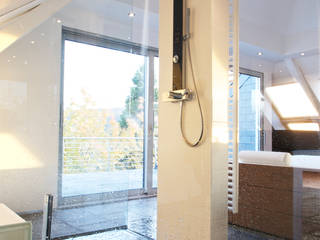 Panorama in allen Lagen, gmyrekarchitekten gmyrekarchitekten Minimalist style bathroom