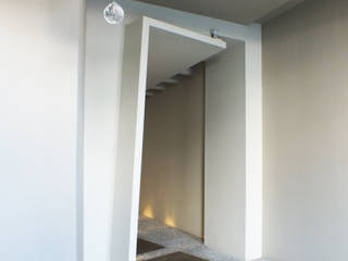Attico_Newco56, Ingegneria Carlini Ingegneria Carlini Minimalist corridor, hallway & stairs