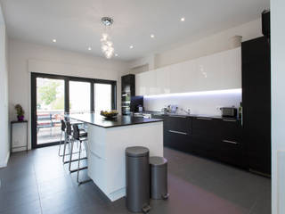 en coeur d'ilôt, agence MGA architecte DPLG agence MGA architecte DPLG Dapur Minimalis