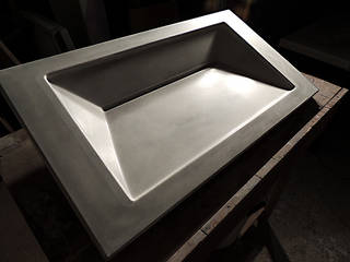 Symmetrical Concrete Ramp Sink , Forma Studios Forma Studios Minimalist style bathroom