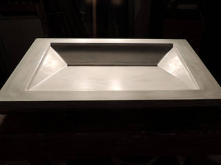 Symmetrical Concrete Ramp Sink , Forma Studios Forma Studios Kamar Mandi Minimalis