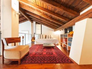 Afghan Aqche rug in a beautiful home homify Salones de estilo clásico Accesorios y decoración