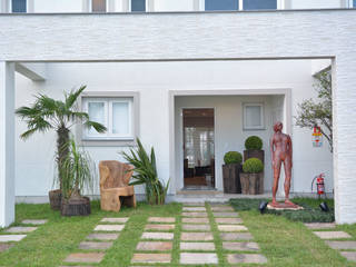 Residências Praianas, Michele Moncks Arquitetura Michele Moncks Arquitetura Tropical style balcony, veranda & terrace