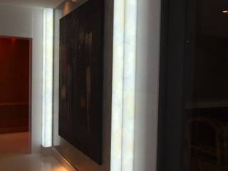 Colunas retroiluminadas com sistema Back Light, CAMASA Marmores & Design CAMASA Marmores & Design Salas modernas