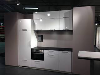 black kitchen, Kvik A/S Kvik A/S Nhà bếp phong cách Bắc Âu