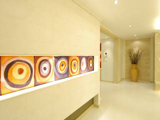 A Apartment, Yunhee Choe Yunhee Choe Minimalist corridor, hallway & stairs