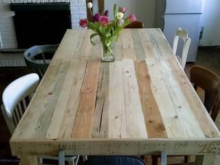 Stół z naturalnego drewna, Palletideas Palletideas クラシックデザインの キッチン