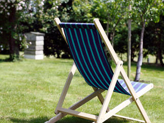 Deckchairs, Hen and Hammock Hen and Hammock Minimalist style garden