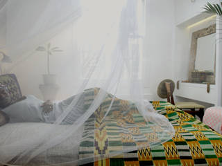 Peponi House - Back Door to Africa, STUDIO [D] TALE STUDIO [D] TALE Camera da letto in stile tropicale