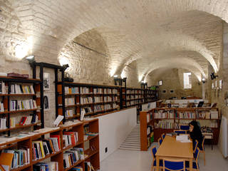 Château de Barjac - Gard, Jean de Margerie Jean de Margerie Espacios comerciales