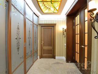 Усадьба в КП "Петровский", ИнтеРИВ ИнтеРИВ Classic style corridor, hallway and stairs