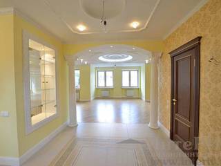 Усадьба в КП "Петровский", ИнтеРИВ ИнтеРИВ Classic style corridor, hallway and stairs