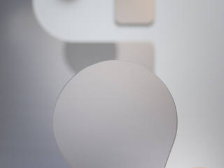 DoNotDisturb mirror, Shinya Ito & Kaori Yamamoto Shinya Ito & Kaori Yamamoto Casas de estilo industrial