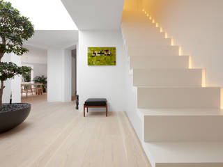 Zürich, Enge, Schmidt Holzinger Innenarchitekten Schmidt Holzinger Innenarchitekten Modern Corridor, Hallway and Staircase