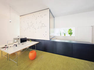 Besprechungsebene, Mensch + Raum Interior Design & Möbel Mensch + Raum Interior Design & Möbel Moderne Autohäuser