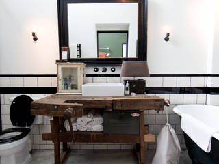 homify Industrial style bathroom