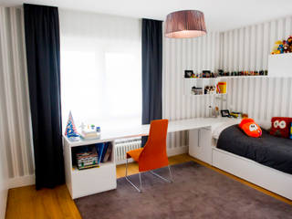 Reforma integral en Neguri, dopplo dopplo Modern nursery/kids room Desks & chairs