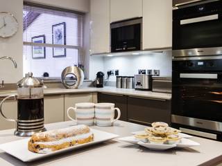 Mr & Mrs F, Kitchen - Woking, Surrey, Raycross Interiors Raycross Interiors Modern kitchen