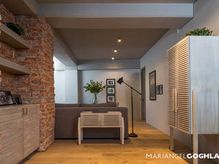 Encinos, MARIANGEL COGHLAN MARIANGEL COGHLAN Industrial style media room