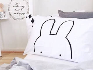 Bunny Pillowcase, Lullabuy Limited Lullabuy Limited Dormitorios modernos: Ideas, imágenes y decoración