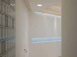 Квартира на Западе Москвы, Kerimov Architects Kerimov Architects Minimalist corridor, hallway & stairs