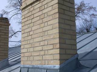 Anschluss Zinkdach an neuen Schornstein MARS Architekten Classic style houses