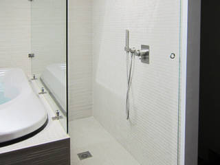 Box doccia su misura in cristallo, Vetreria f.lli Paci Vetreria f.lli Paci Modern bathroom