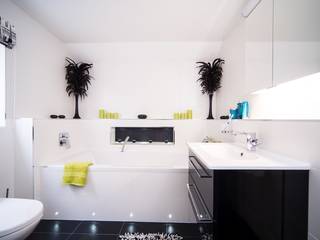 Mr & Mrs C - Bathroom - Woking, Surrey, Raycross Interiors Raycross Interiors Modern bathroom