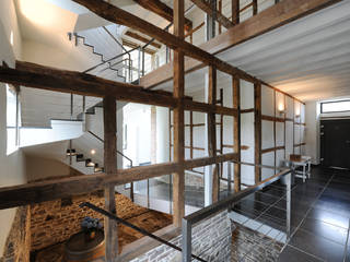 Réalité, Luc Spits Interiors Luc Spits Interiors Pasillos, vestíbulos y escaleras modernos