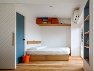 A residence in Shibuya, sorama me Inc. sorama me Inc. Eclectic style bedroom