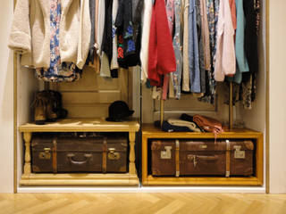 Antique trunk drawers, sorama me Inc. sorama me Inc. Espacios comerciales