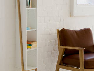 Lean Man Shelves And Then Design Limited Salas de estilo escandinavo Estanterías