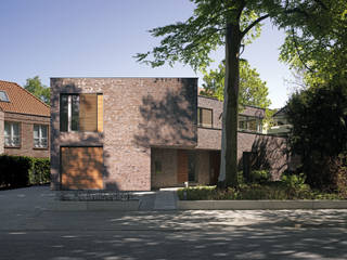 Im Schatten des Baumes - Stadthaus in Hamburg-Winterhude , KITZMANN ARCHITEKTEN KITZMANN ARCHITEKTEN Casas modernas