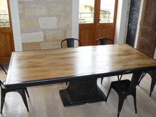 Table industrielle pied central fonte, mai.b.store mai.b.store Industrial style dining room