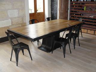 Table industrielle pied central fonte, mai.b.store mai.b.store Industrial style dining room